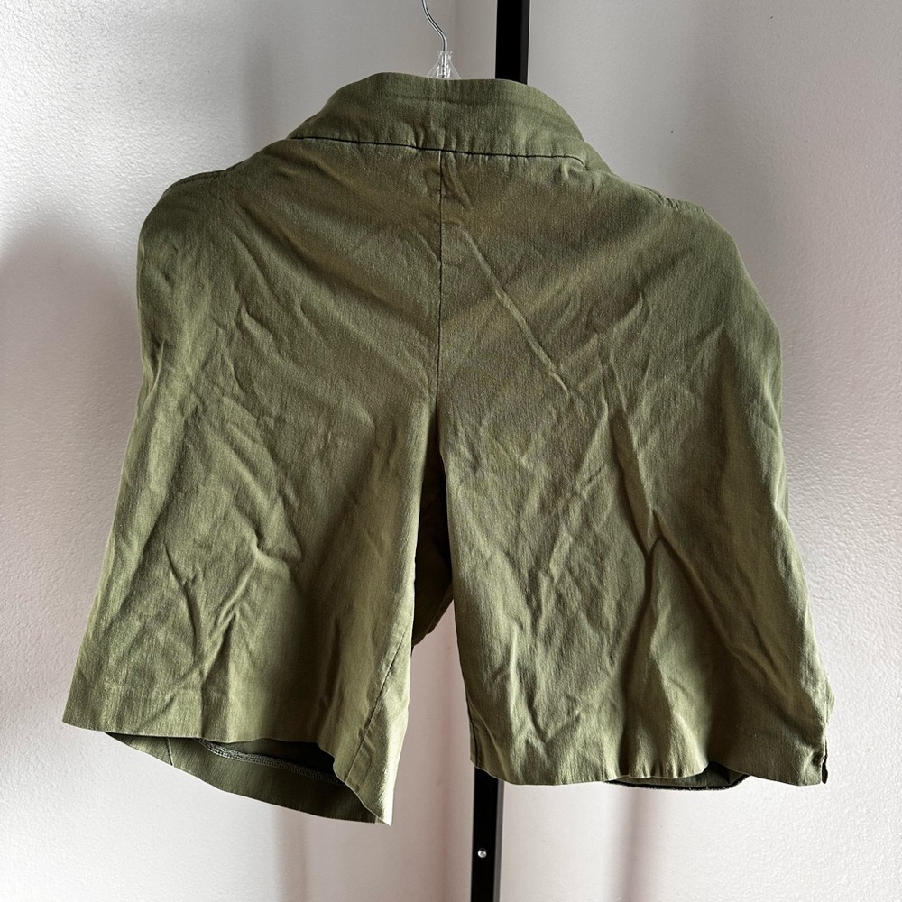 Terra and sky 1X stretchy green shorts with pockets